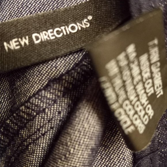 Woman's denim capri jeans by New Directions , Size 6, Dark Denim - Picture 5 of 6